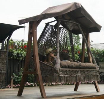 Коричневый