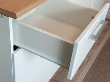 Кухонный гарнитур Империал Ника Глосс 2,4 м с вытяжкой