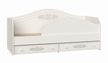 Белое дерево